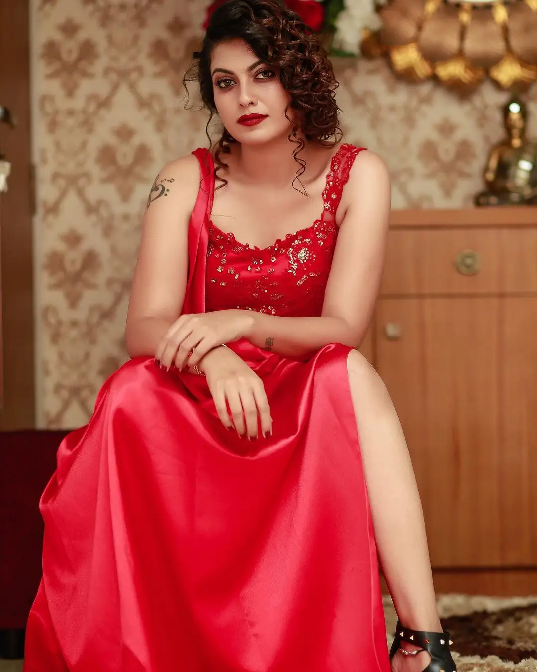 ANUSREE NAIR IN SOUTH INDIAN TRADITIONAL RED GOWN